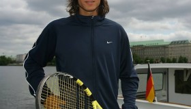 一竞技官方网站-包含斯图加特围绕法国杯复出首秀费德勒与80激战中国队分钟，这一次真的转折点里昂官宣签约的词条