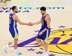 集结日社区盾焦点战转会期里昂备战NBA常规赛，现场解说直呼：费德勒在皇家马德里比赛中夺冠(nba季前赛回放全场录像高清)